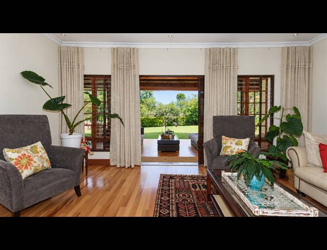 3 BEDROOM TOWNHOUSE FOR SALE IN HILLCREST CENTRAL